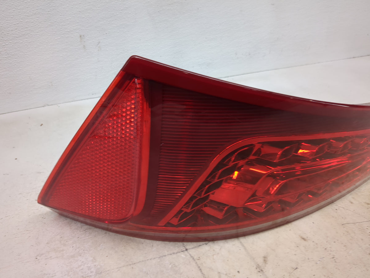 2009-2012 Audi Q5 Tail Light Assembly Passenger Right OEM P/N:8R0945094B Fits Fits 2009 2010 2011 2012 OEM Used Auto Parts -