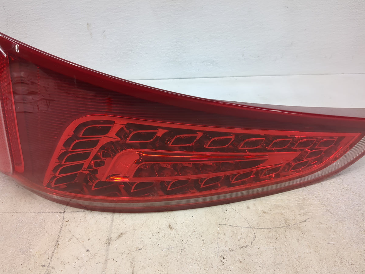 2009-2012 Audi Q5 Tail Light Assembly Passenger Right OEM P/N:8R0945094B Fits Fits 2009 2010 2011 2012 OEM Used Auto Parts -