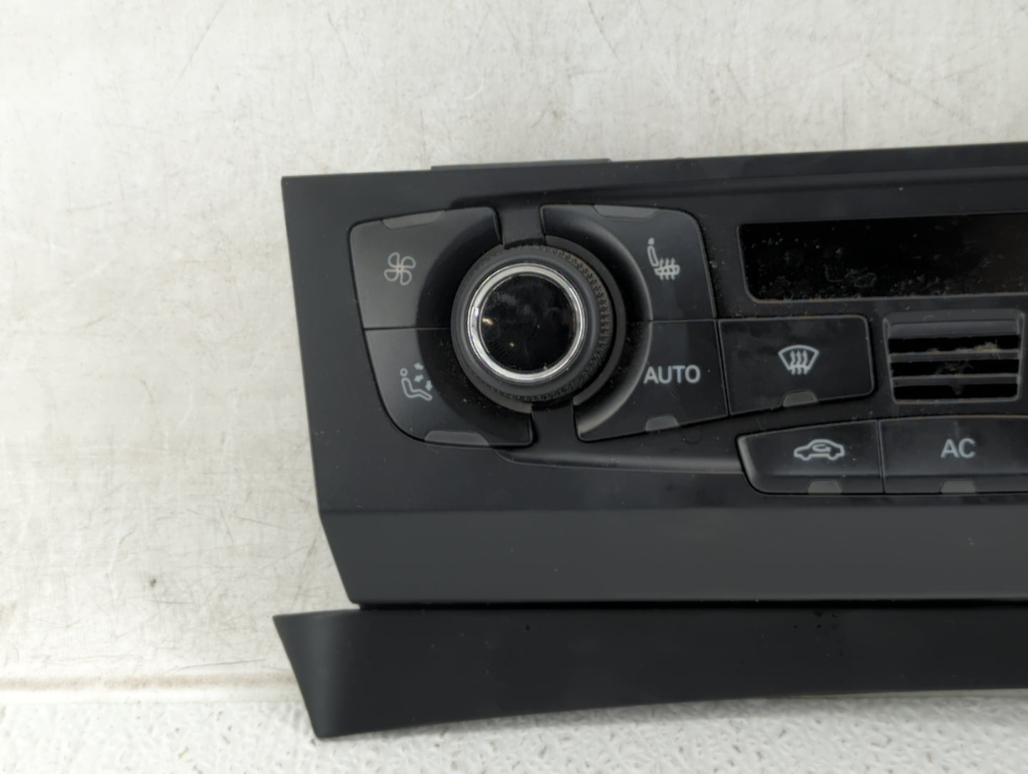 2009-2012 Audi Q5 Climate Control Module Temperature AC/Heater Replacement P/N:8T1 820 043 AK Fits OEM Used Auto Parts - Oem