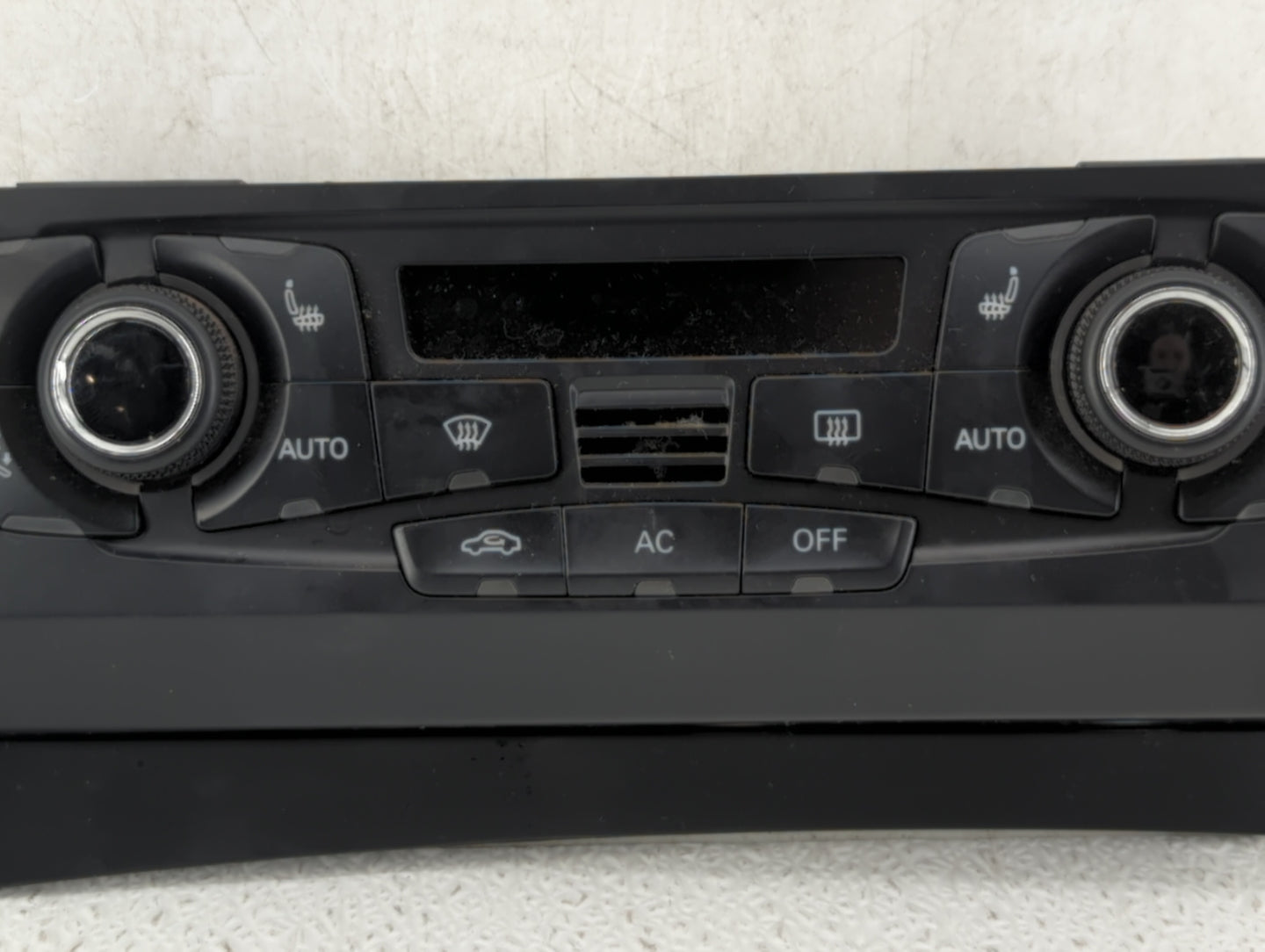 2009-2012 Audi Q5 Climate Control Module Temperature AC/Heater Replacement P/N:8T1 820 043 AK Fits OEM Used Auto Parts - Oem
