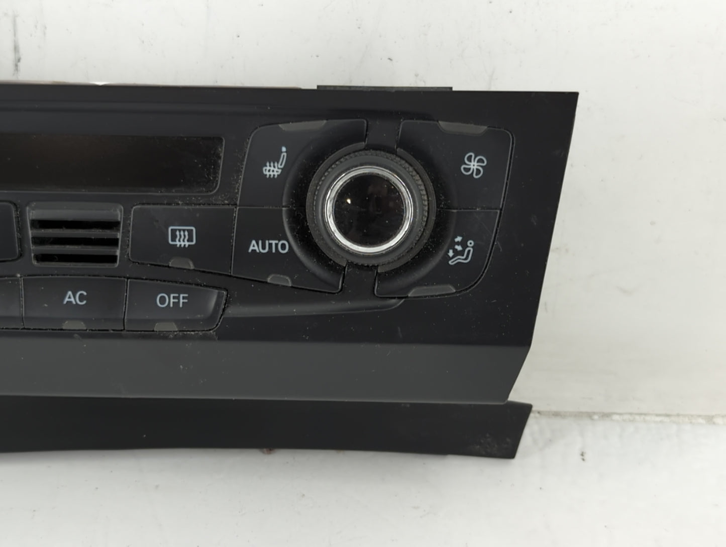 2009-2012 Audi Q5 Climate Control Module Temperature AC/Heater Replacement P/N:8T1 820 043 AK Fits OEM Used Auto Parts - Oem