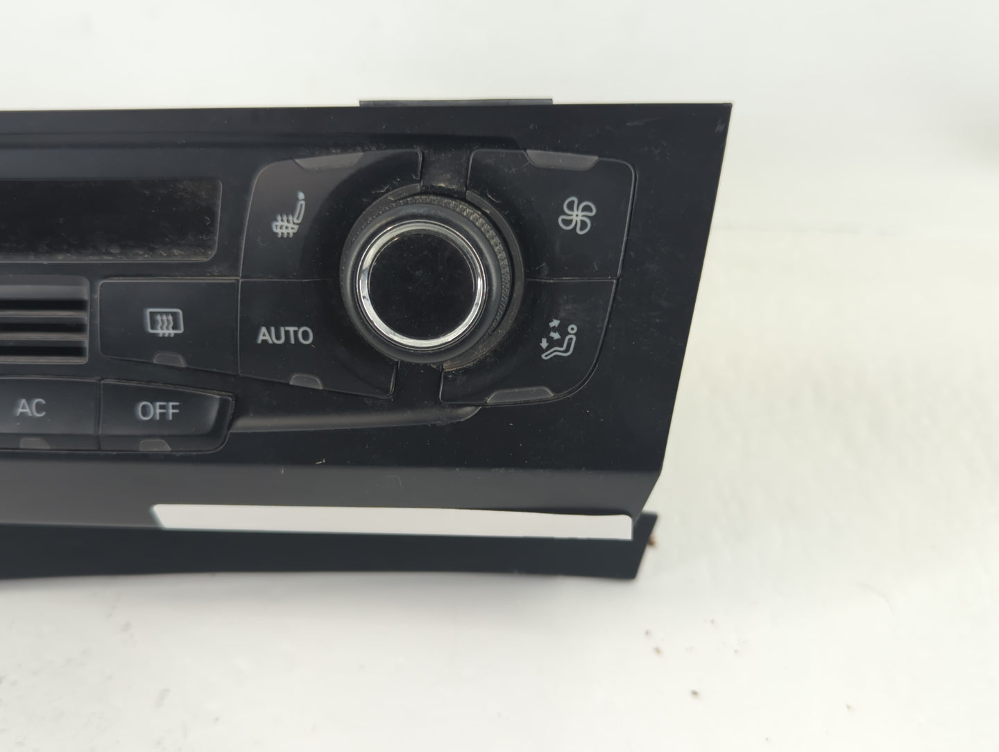 2009-2012 Audi Q5 Climate Control Module Temperature AC/Heater Replacement P/N:8T1 820 043 AK Fits OEM Used Auto Parts - Oem