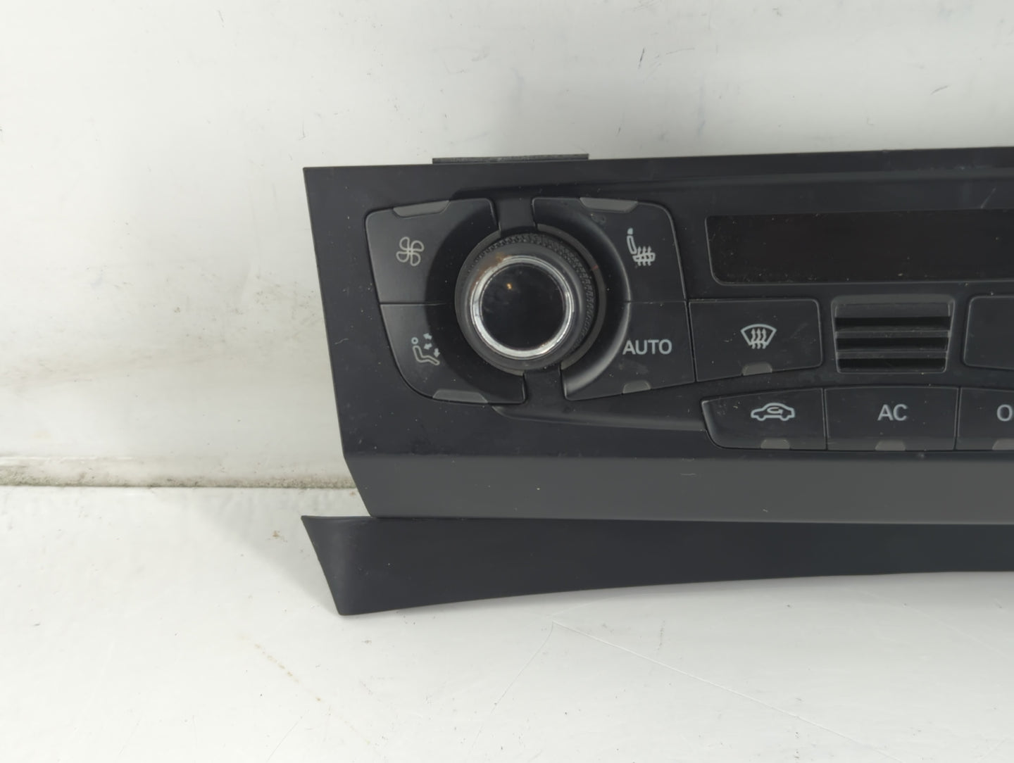 2009-2012 Audi Q5 Climate Control Module Temperature AC/Heater Replacement P/N:8T1 820 043 AQ Fits OEM Used Auto Parts - Oem