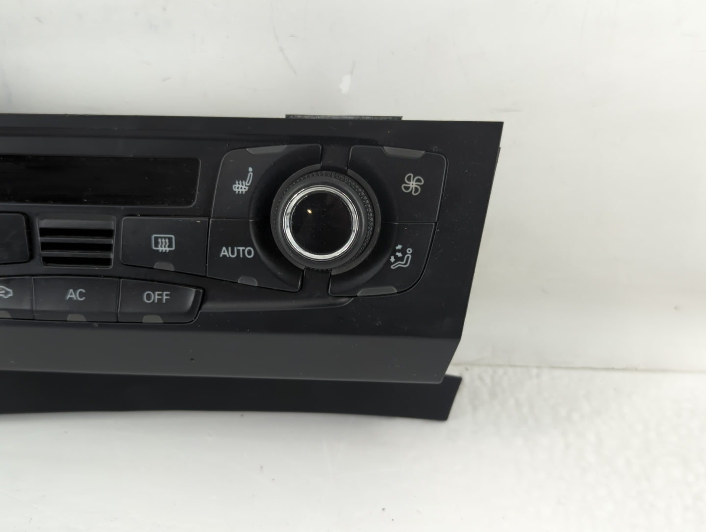 2009-2012 Audi Q5 Climate Control Module Temperature AC/Heater Replacement P/N:8T1 820 043 AQ Fits OEM Used Auto Parts - Oem