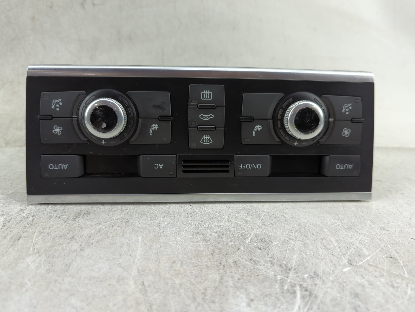 2012 Audi Q7 Climate Control Module Temperature AC/Heater Replacement P/N:4L0 820 043 AH Fits OEM Used Auto Parts - Oemuseda