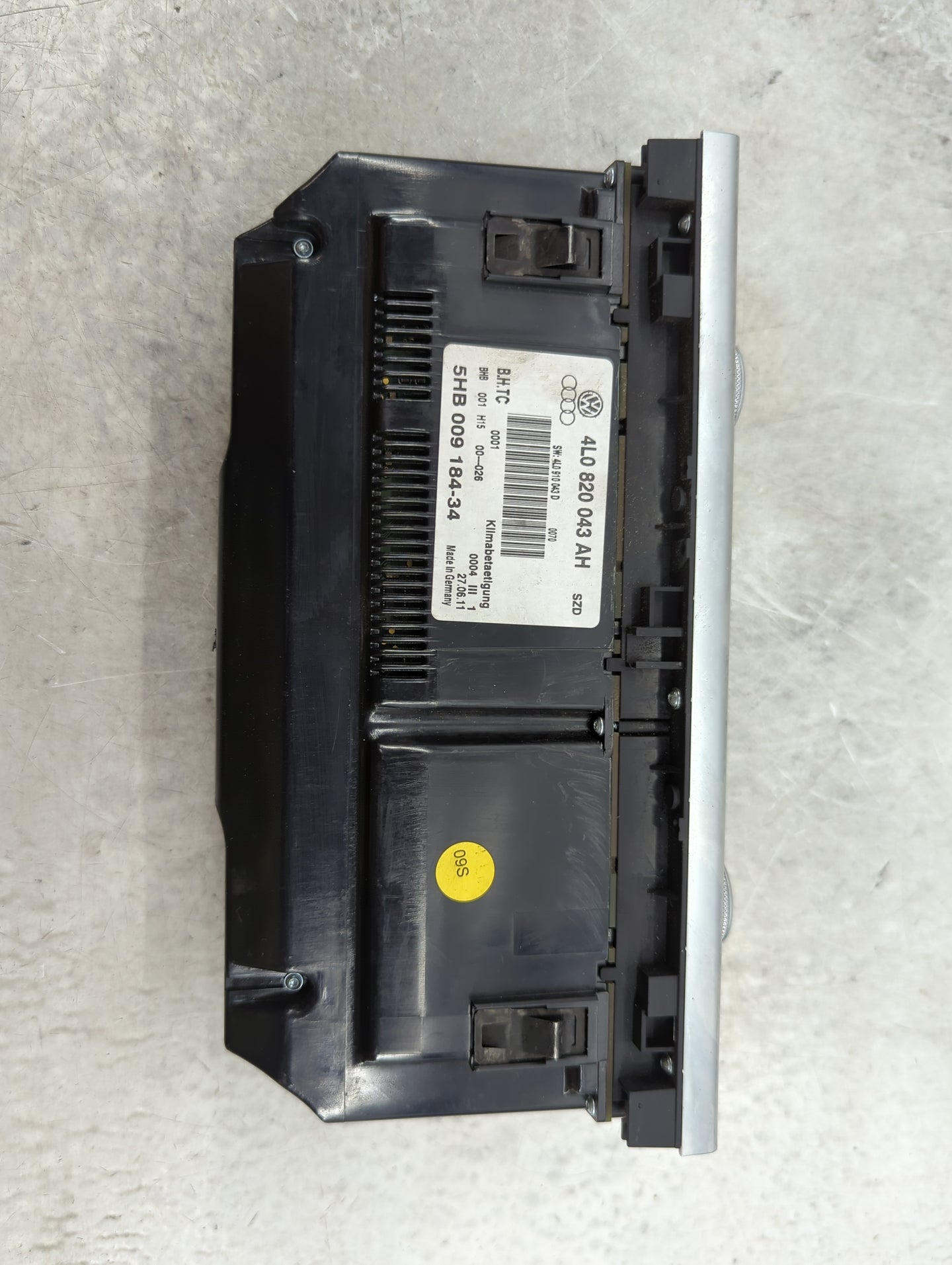 2012 Audi Q7 Climate Control Module Temperature AC/Heater Replacement P/N:4L0 820 043 AH Fits OEM Used Auto Parts - Oemuseda