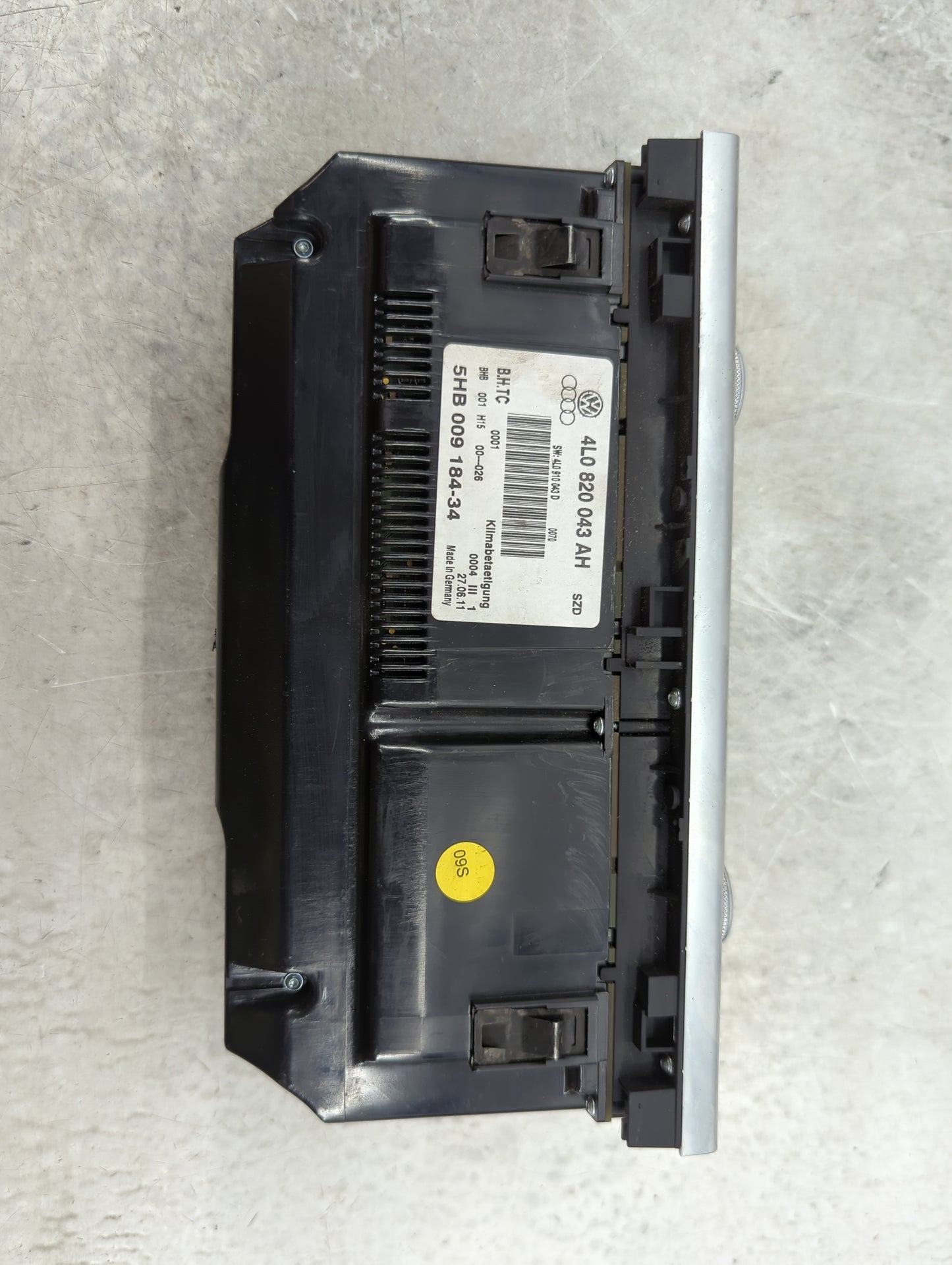 2012 Audi Q7 Climate Control Module Temperature AC/Heater Replacement P/N:4L0 820 043 AH Fits OEM Used Auto Parts - Oemuseda