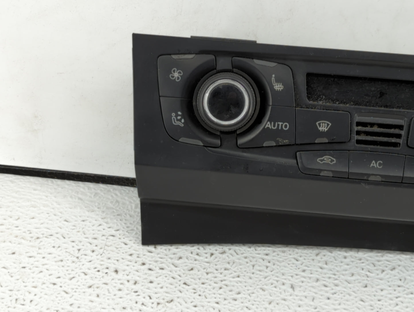 2010-2012 Audi S4 Climate Control Module Temperature AC/Heater Replacement P/N:8T1 820 043 AA 8T1 820 043 AK Fits OEM Used A