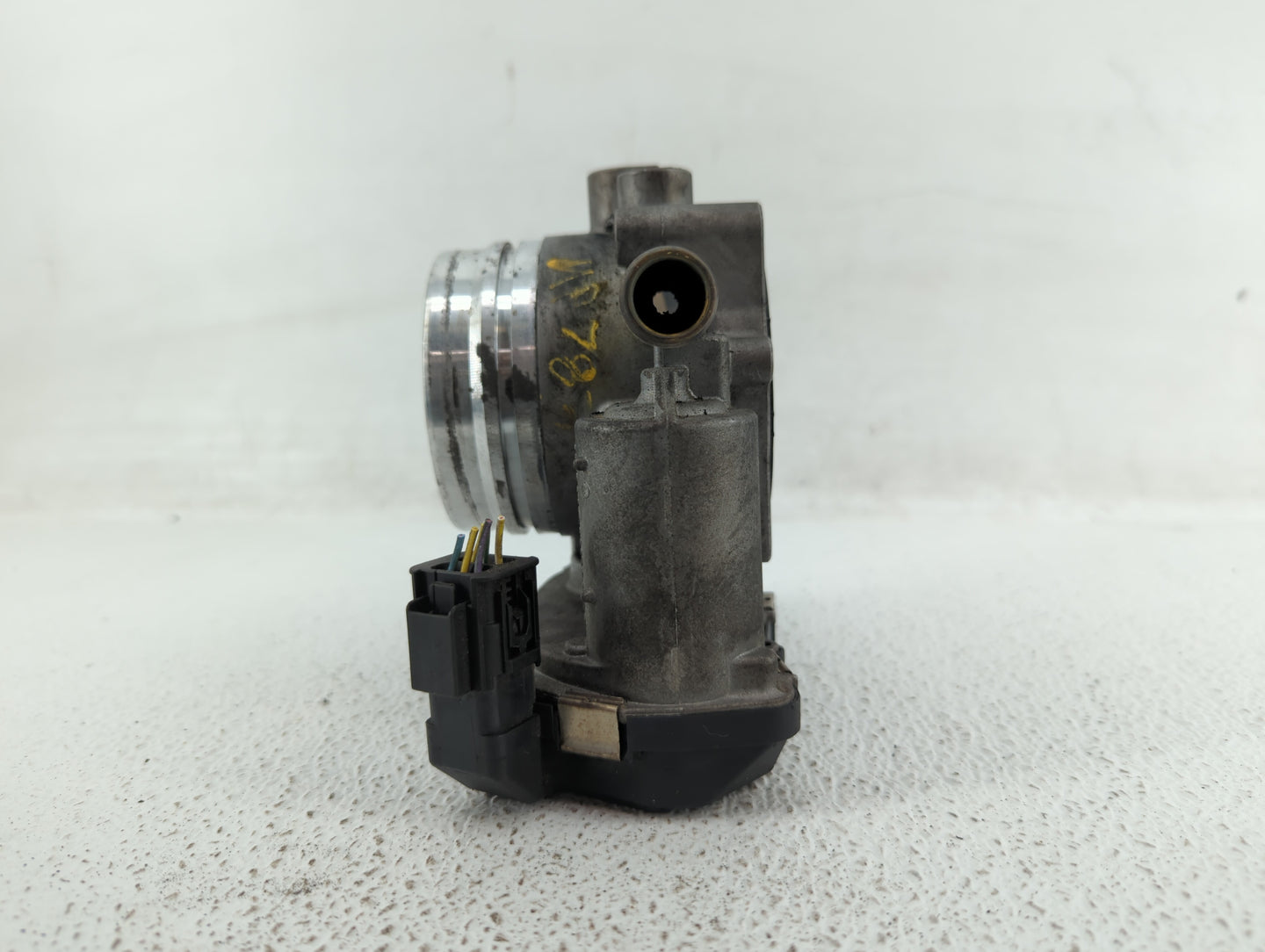 2011-2013 Bmw 135i Throttle Body P/N:1354 7597871-01 1354 7597871-03 Fits OEM Used Auto Parts - Oemusedautoparts1.com