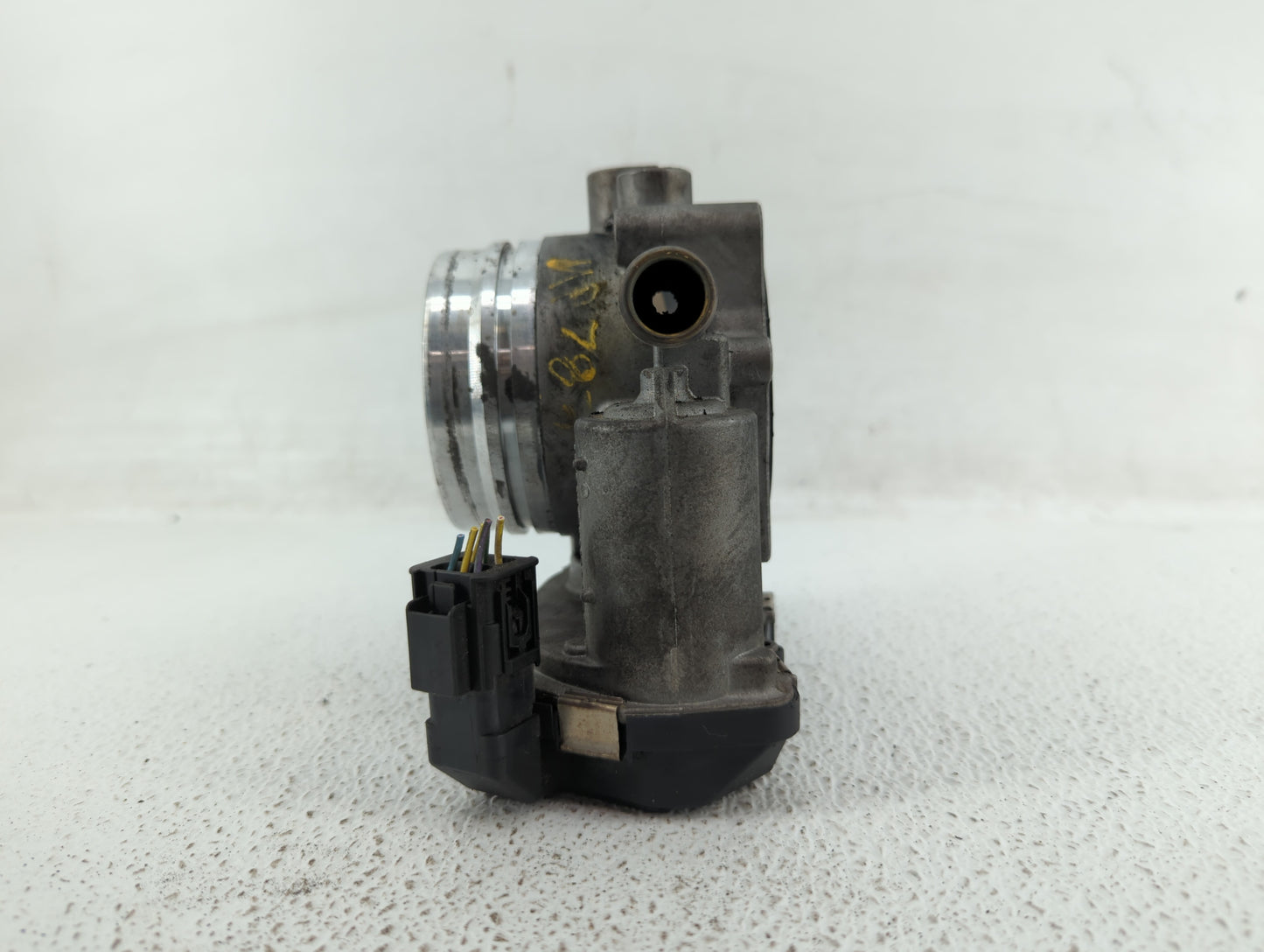 2011-2013 Bmw 135i Throttle Body P/N:1354 7597871-01 1354 7597871-03 Fits OEM Used Auto Parts - Oemusedautoparts1.com