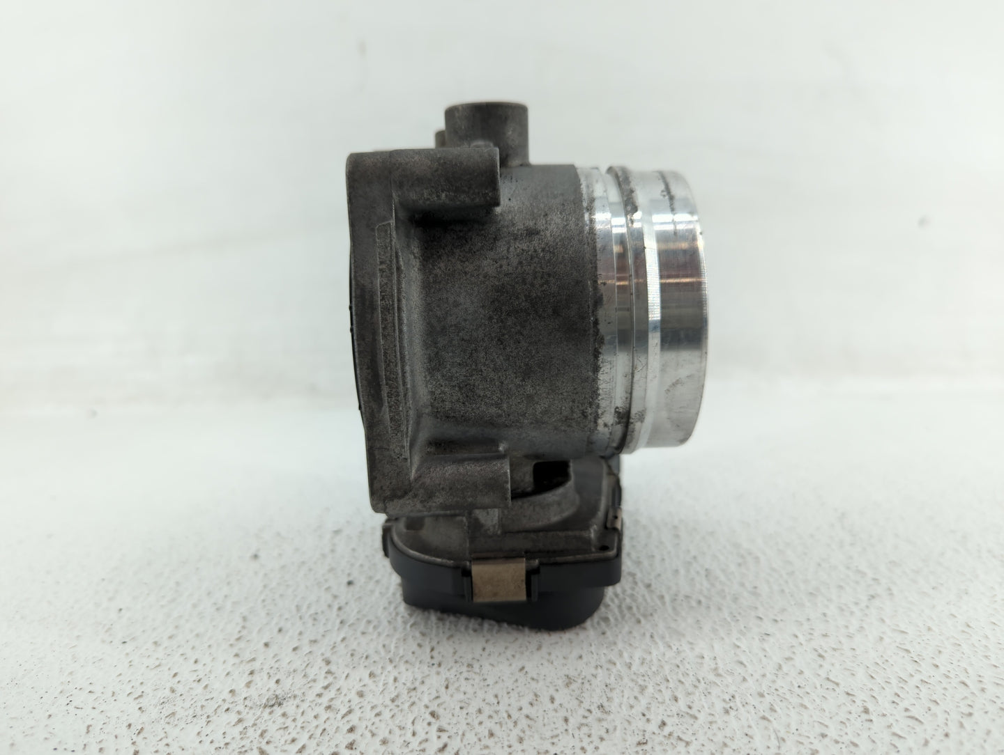 2011-2013 Bmw 135i Throttle Body P/N:1354 7597871-01 1354 7597871-03 Fits OEM Used Auto Parts - Oemusedautoparts1.com