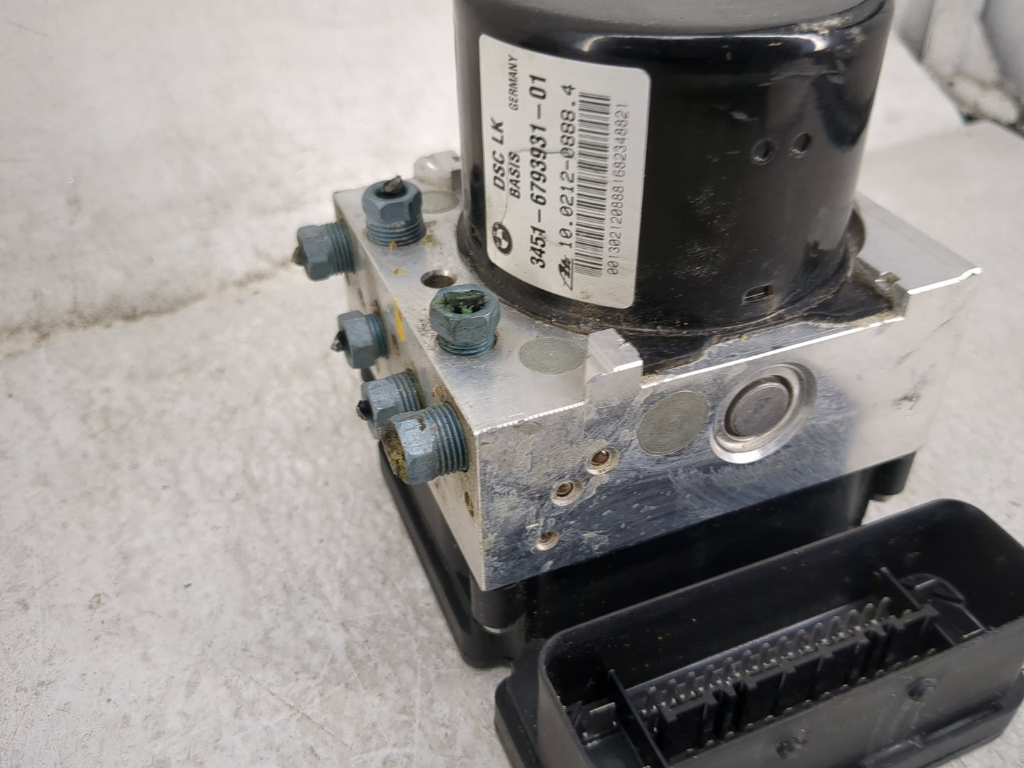 2012-2013 Bmw 328i ABS Pump Control Module Replacement P/N:3451-6793931-01 10.0212-0988.4, 10.0962-0826.3 Fits Fits 2012 201