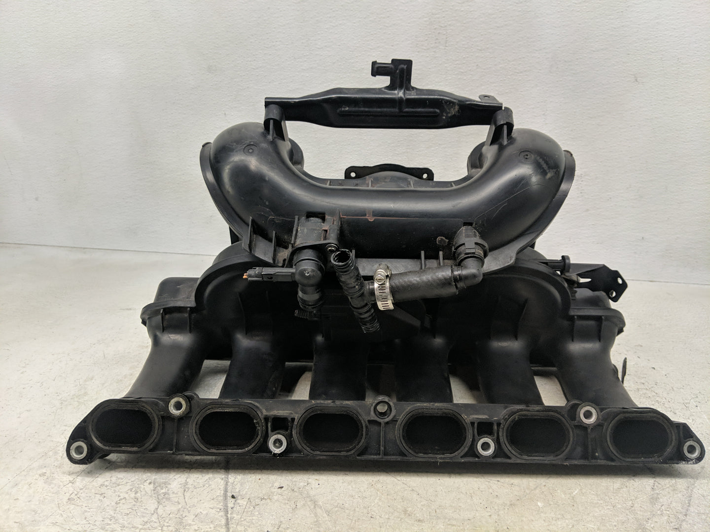 2007-2013 Bmw 328i Air Intake Manifold P/N:51750610 754802707 Fits Fits 2006 2007 2008 2009 2010 2011 2012 2013 OEM Used Aut