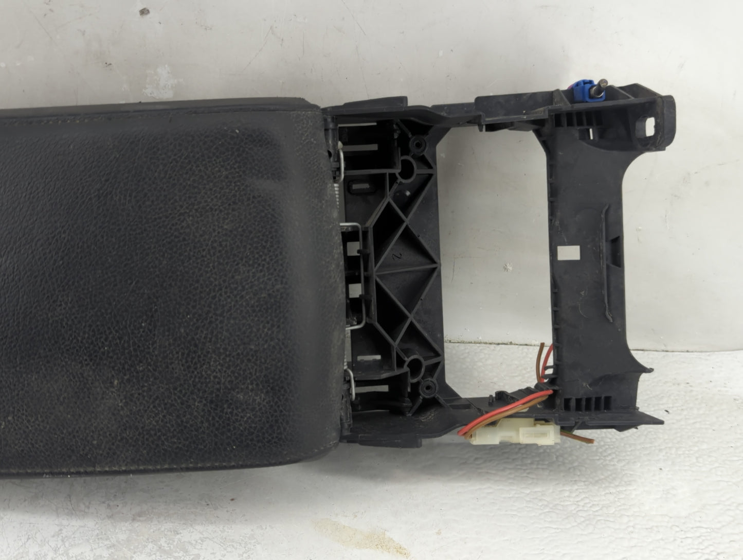 2012 Bmw 328i Center Console Armrest Cover Lid P/N:E 1162 332 21 Fits OEM Used Auto Parts - Oemusedautoparts1.com