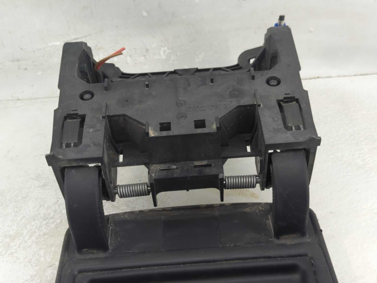 2012 Bmw 328i Center Console Armrest Cover Lid P/N:E 1162 332 21 Fits OEM Used Auto Parts - Oemusedautoparts1.com