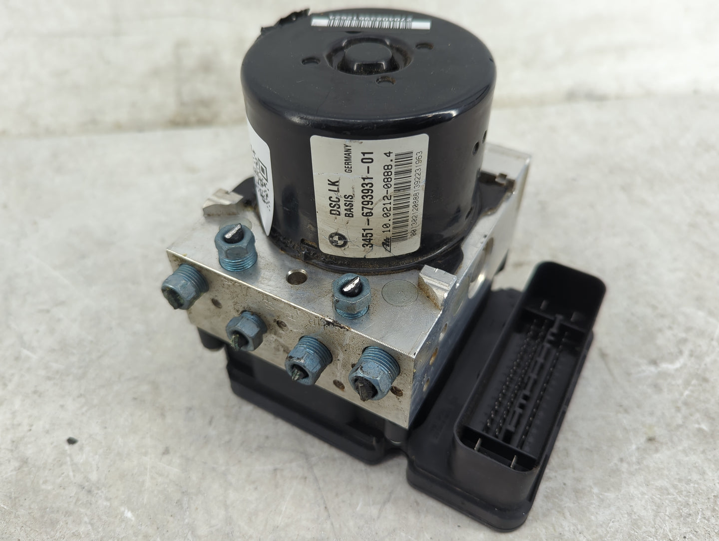 2012-2013 Bmw 328i ABS Pump Control Module Replacement P/N:3451-6793931-01 Fits Fits 2012 2013 OEM Used Auto Parts - Oemused