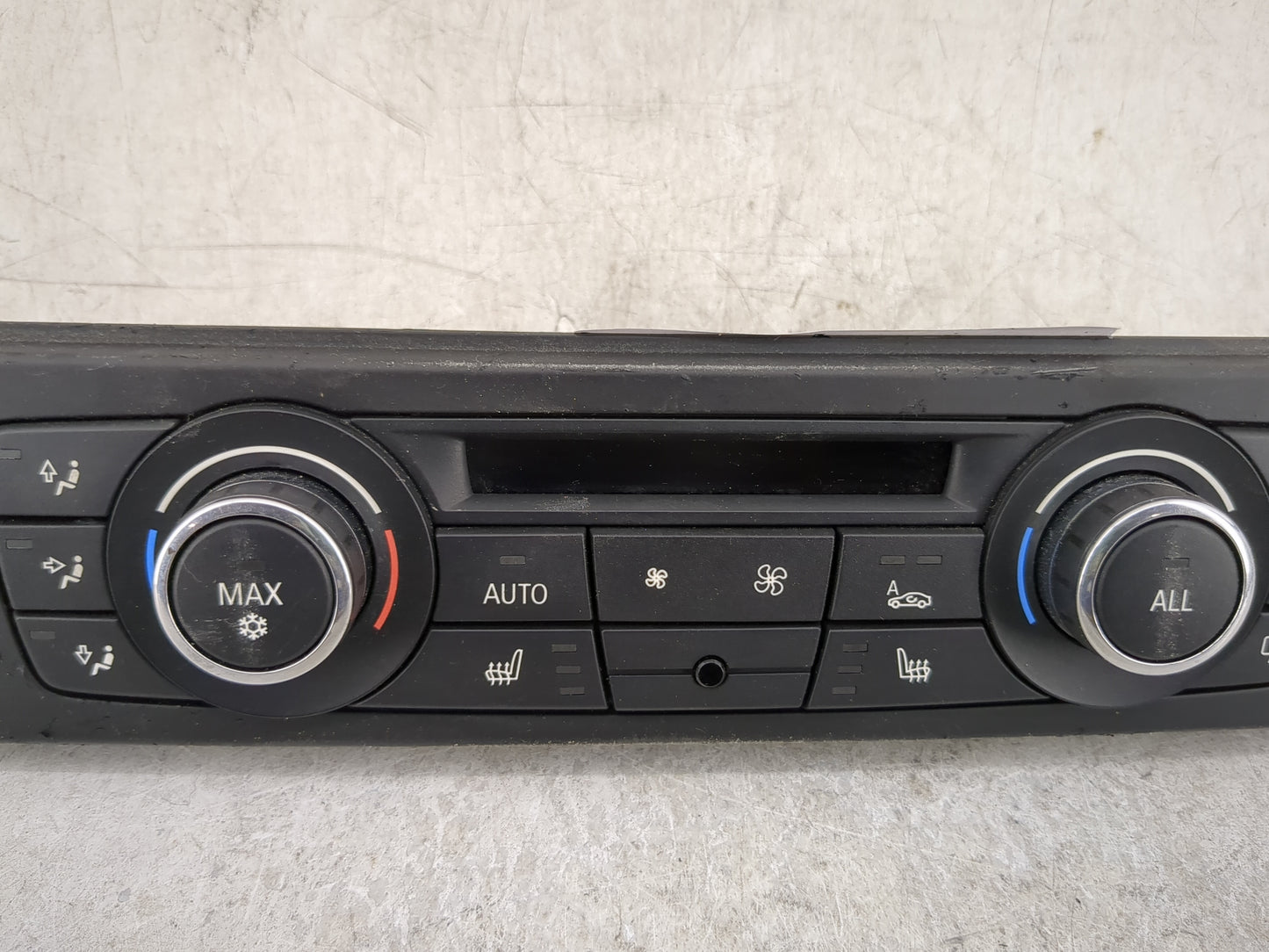 2011-2013 Bmw 328i Climate Control Module Temperature AC/Heater Replacement P/N:9263304-01 Fits Fits 2011 2012 2013 OEM Used