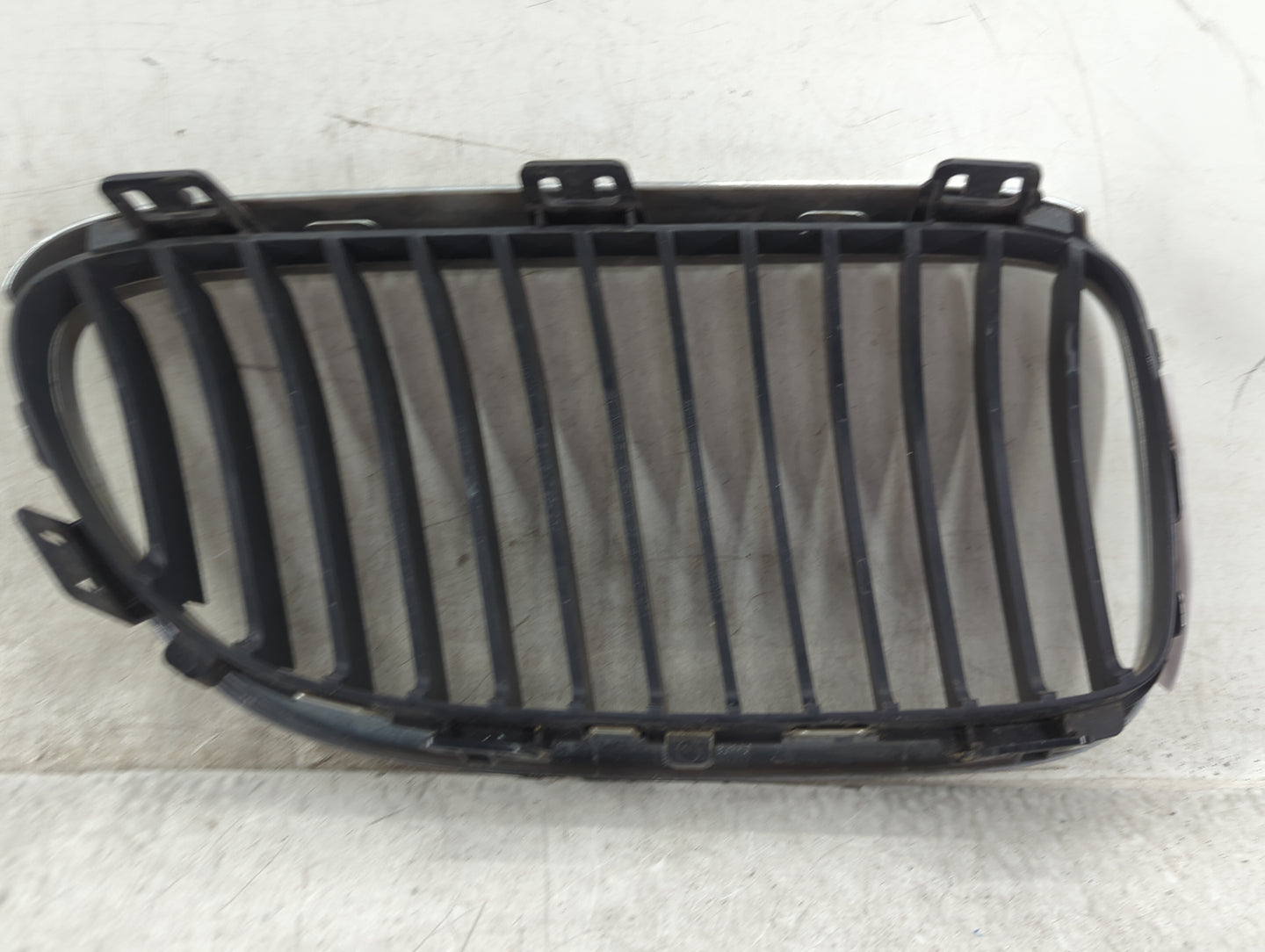 2011-2013 Bmw 328i Front Grille Bumper Not Included 1459550 - Oemusedautoparts1.com