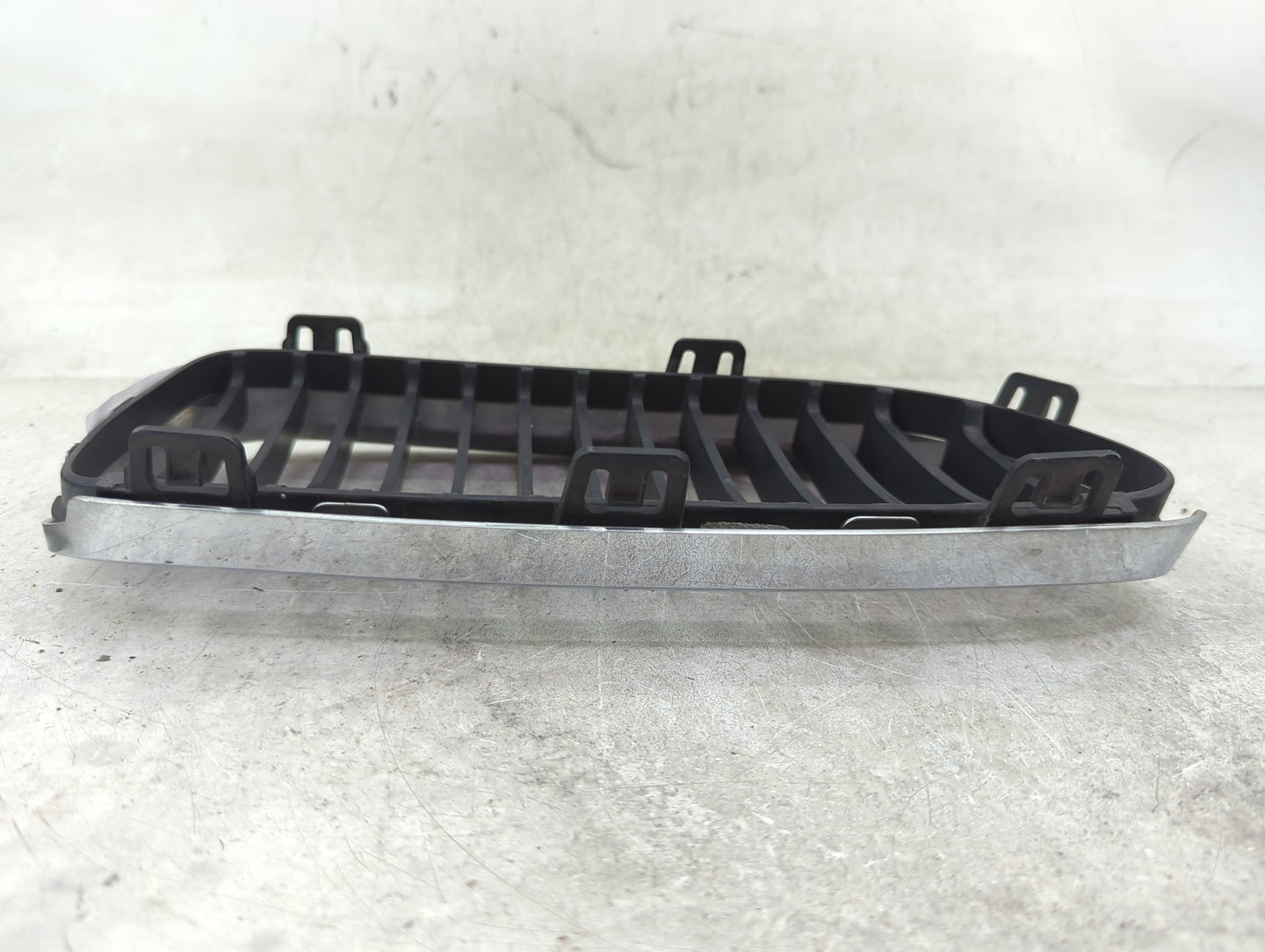 2011-2013 Bmw 328i Front Grille Bumper Not Included 1459550 - Oemusedautoparts1.com