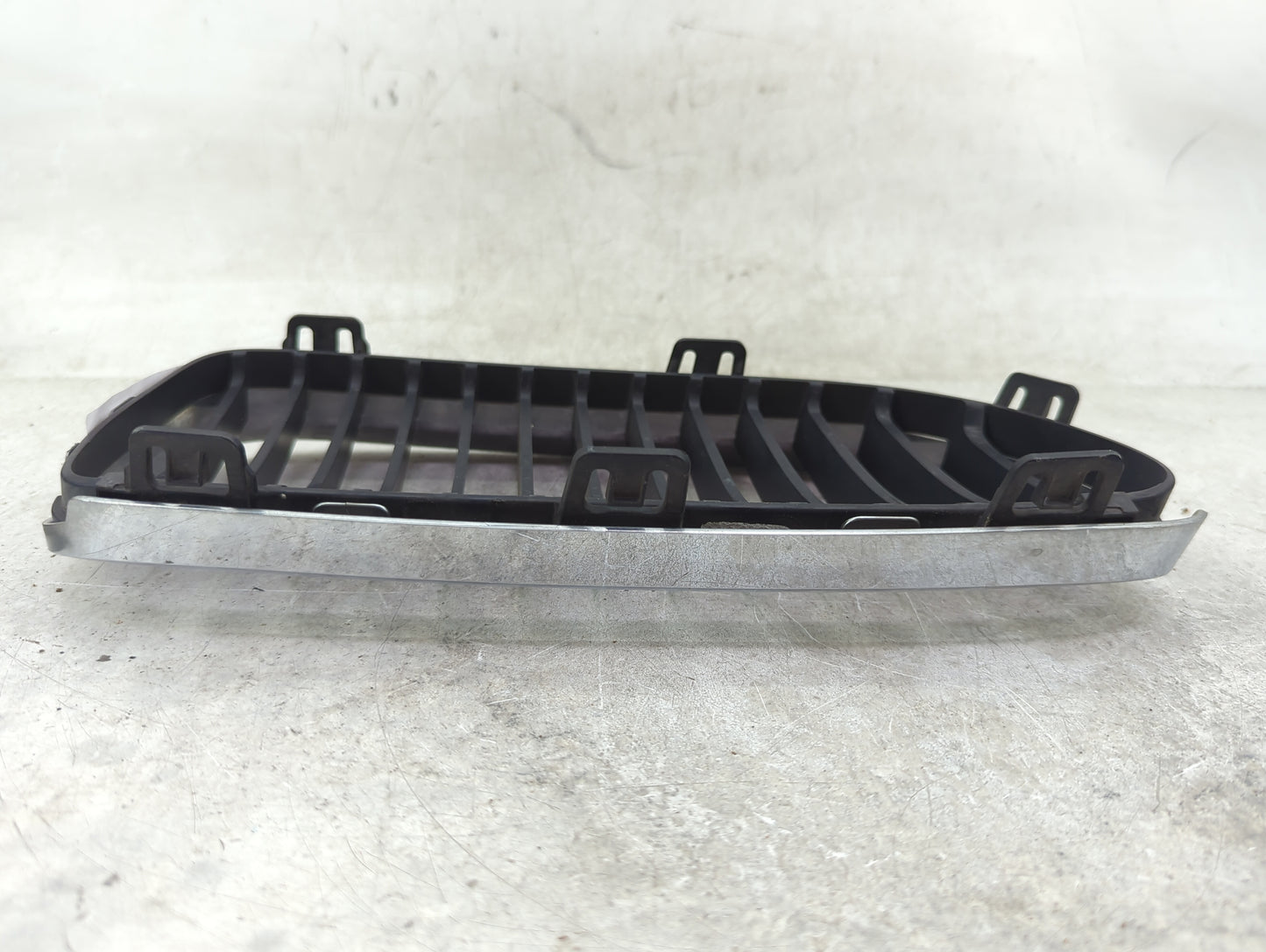 2011-2013 Bmw 328i Front Grille Bumper Not Included 1459550 - Oemusedautoparts1.com