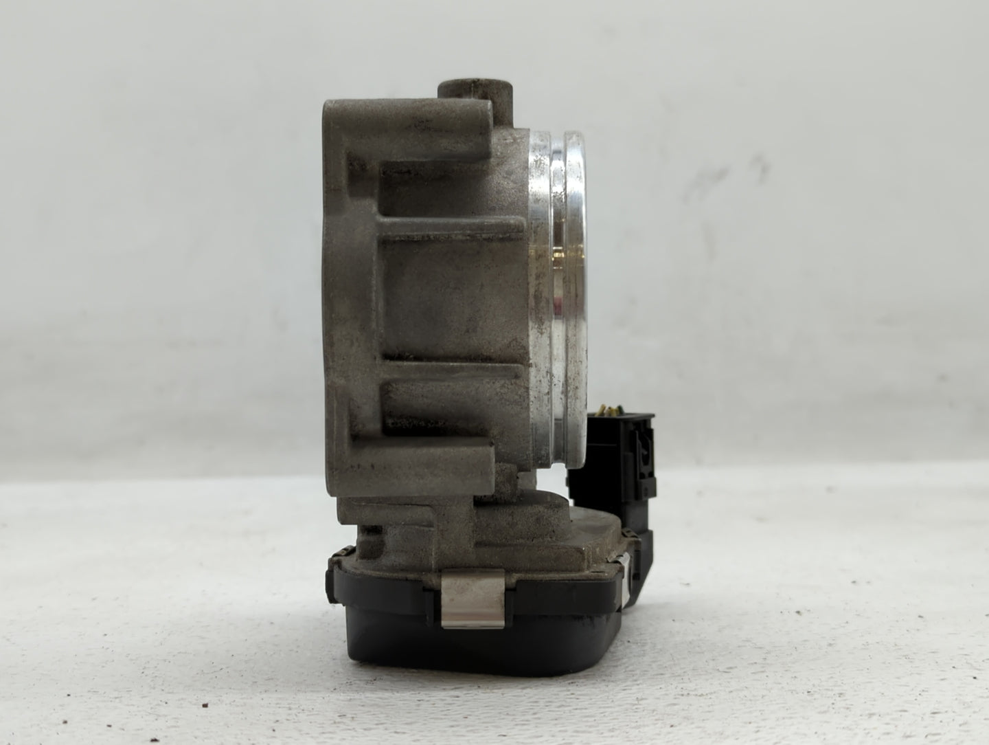 2007-2013 Bmw 328i Throttle Body P/N:7556118-01 1354 7556118-03, 1354 7556118-04 Fits Fits 2007 2008 2009 2010 2011 2012 201