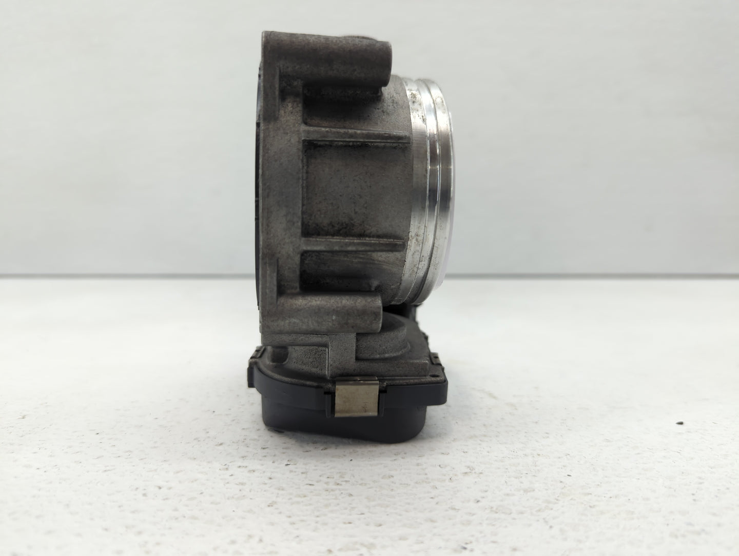 2007-2013 Bmw 328i Throttle Body P/N:1354 7556118-04 1354 7556118-03 Fits Fits 2007 2008 2009 2010 2011 2012 2013 OEM Used A
