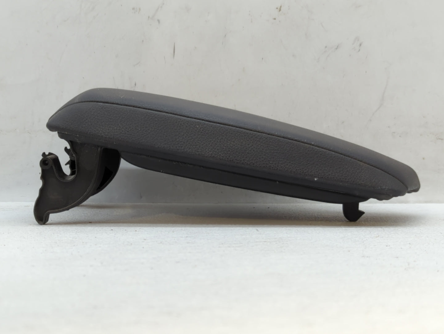 2012 Bmw 328i Center Console Armrest Cover Lid Black - Oemusedautoparts1.com