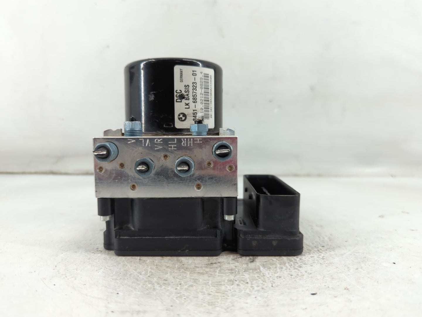 2012-2013 Bmw 328i ABS Pump Control Module Replacement P/N:3451-6857323-01 Fits Fits 2012 2013 OEM Used Auto Parts - Oemused