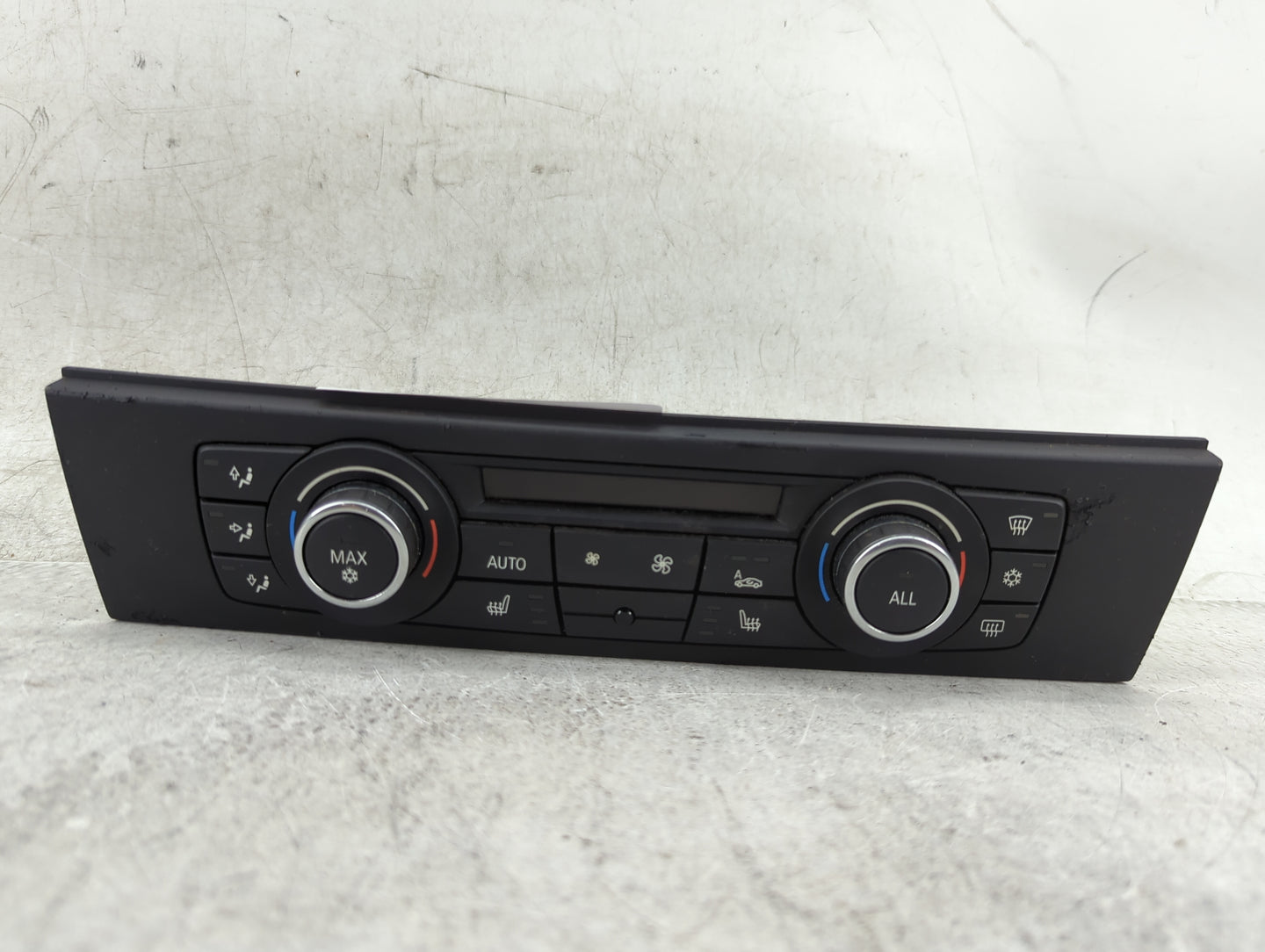2011-2013 Bmw 335i Climate Control Module Temperature AC/Heater Replacement P/N:9263304-01 Fits Fits 2011 2012 2013 OEM Used