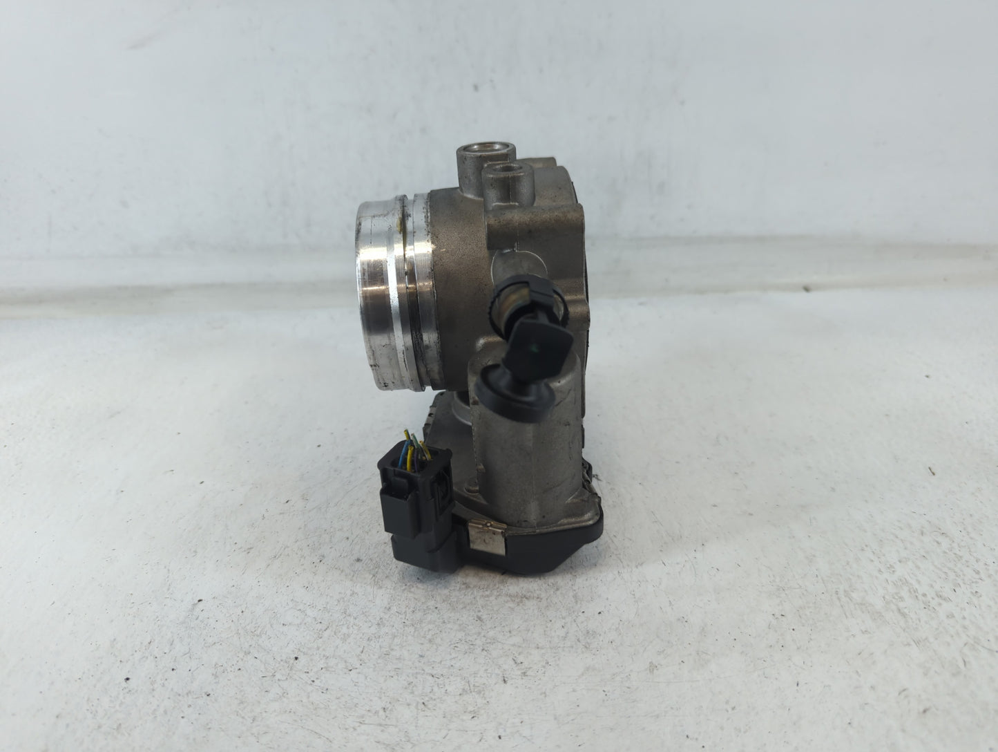 2011-2015 Bmw 335i Throttle Body P/N:1354 7597871-01 Fits Fits 2010 2011 2012 2013 2014 2015 2016 2017 2018 2019 2020 OEM Us