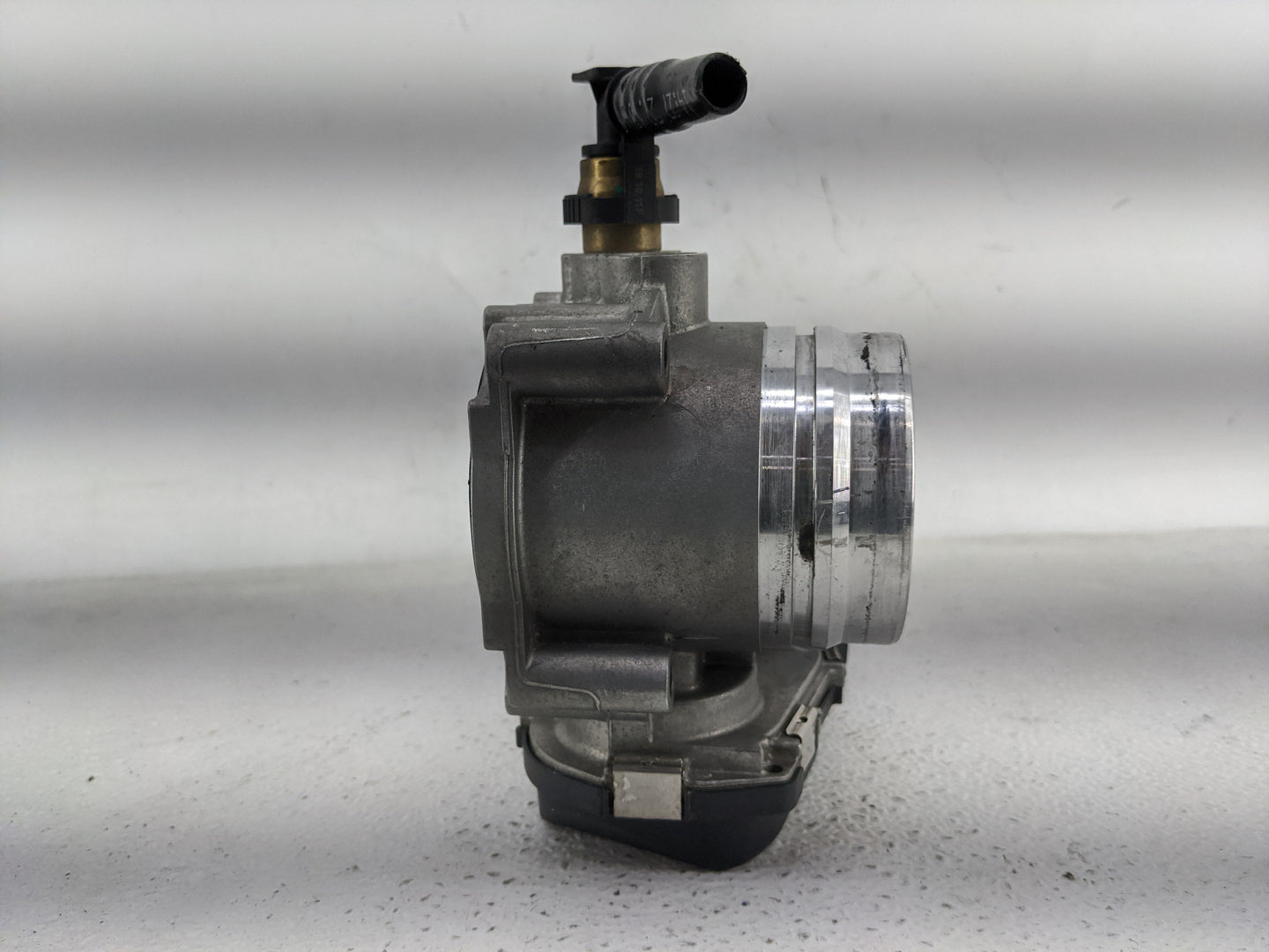 2012-2016 Bmw 528i Throttle Body P/N:1354 7588625-02 Fits Fits 2012 2013 2014 2015 2016 2017 2018 OEM Used Auto Parts - Oemu