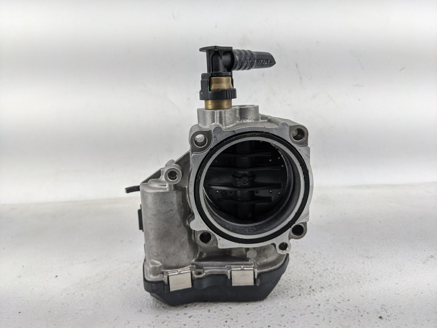 2012-2016 Bmw 528i Throttle Body P/N:1354 7588625-02 Fits Fits 2012 2013 2014 2015 2016 2017 2018 OEM Used Auto Parts - Oemu