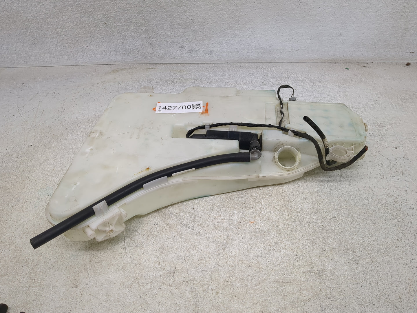 2011-2016 Bmw 528i Windshield Washer Fluid Reservoir Bottle Oem - Oemusedautoparts1.com