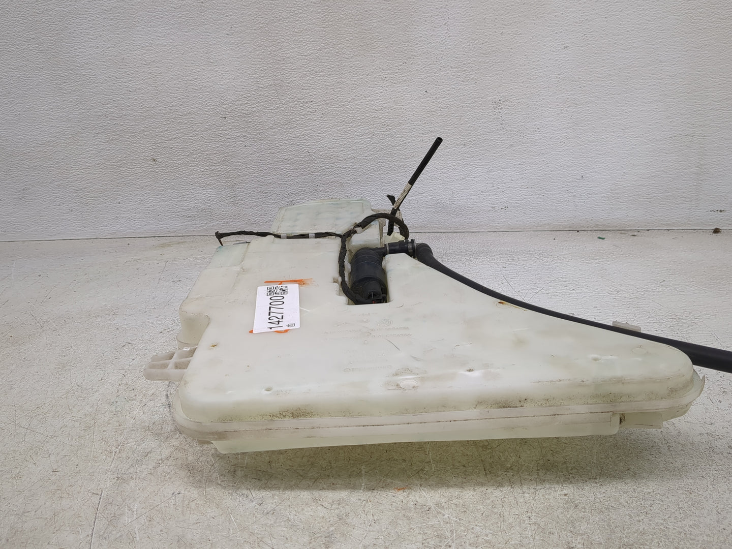 2011-2016 Bmw 528i Windshield Washer Fluid Reservoir Bottle Oem - Oemusedautoparts1.com