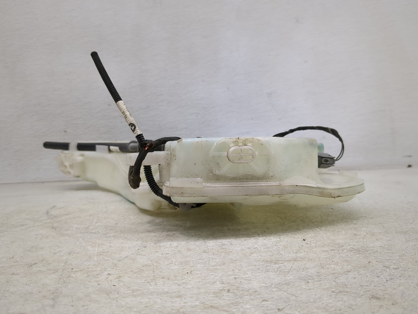 2011-2016 Bmw 528i Windshield Washer Fluid Reservoir Bottle Oem - Oemusedautoparts1.com