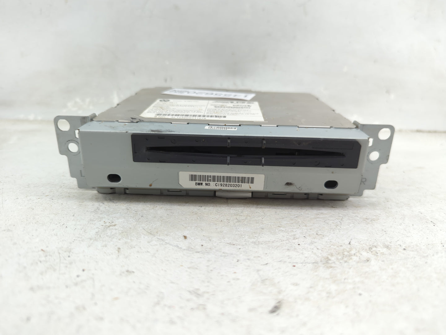 2011-2012 Bmw 528i Radio AM FM Cd Player Receiver Replacement P/N:9 282 032 Fits Fits 2011 2012 OEM Used Auto Parts - Oemuse