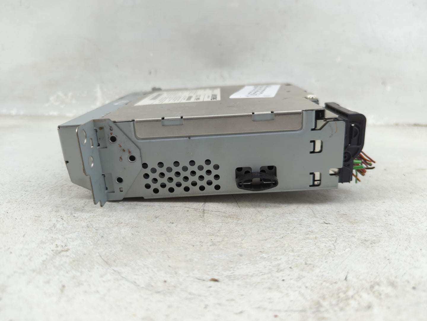 2011-2012 Bmw 528i Radio AM FM Cd Player Receiver Replacement P/N:9 282 032 Fits Fits 2011 2012 OEM Used Auto Parts - Oemuse