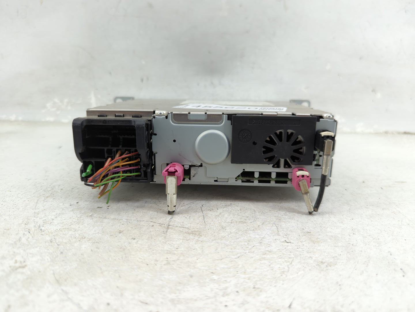 2011-2012 Bmw 528i Radio AM FM Cd Player Receiver Replacement P/N:9 282 032 Fits Fits 2011 2012 OEM Used Auto Parts - Oemuse