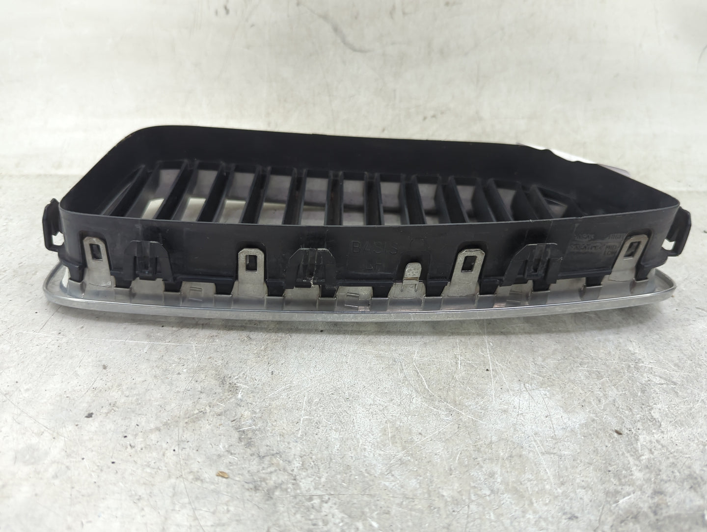 2011-2013 Bmw 528i Front Grille Bumper Not Included 1459616 - Oemusedautoparts1.com