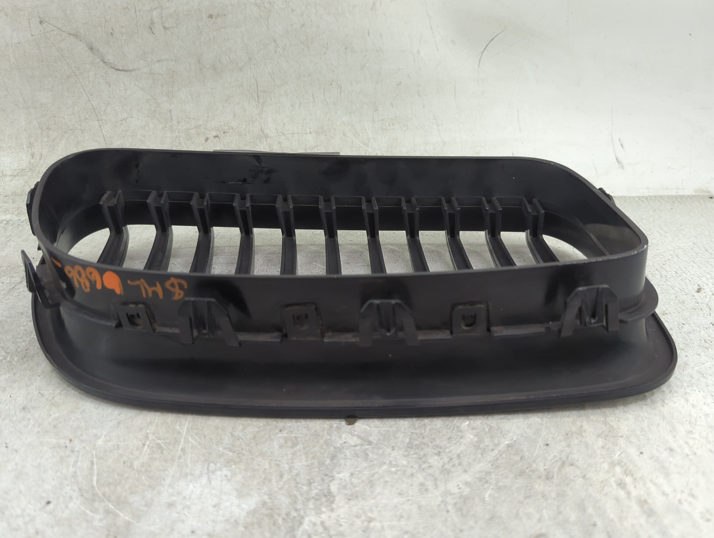 2011-2016 Bmw 528i Front Grille Bumper Not Included - Oemusedautoparts1.com