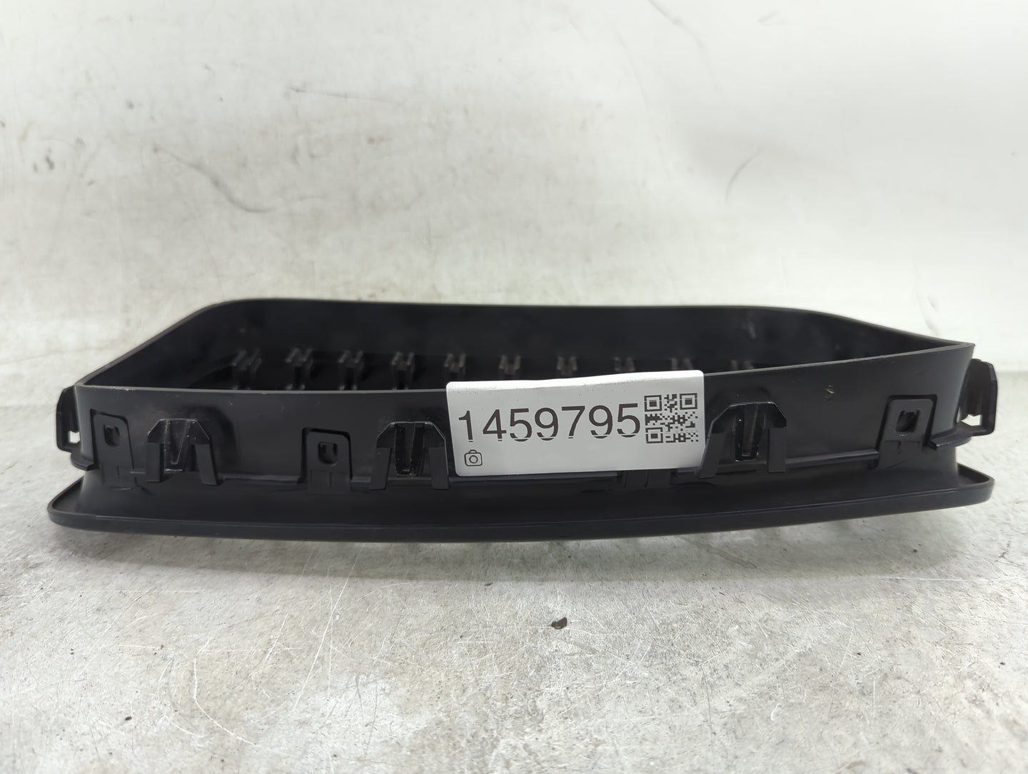 2011-2016 Bmw 528i Front Grille Bumper Not Included - Oemusedautoparts1.com