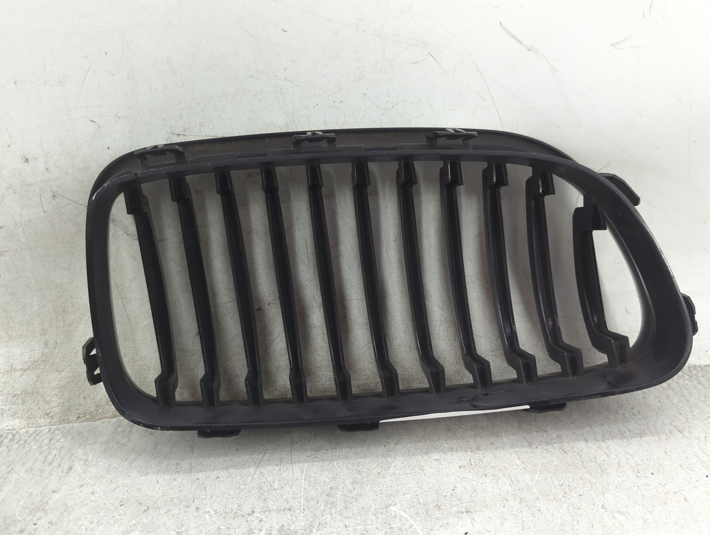 2011-2016 Bmw 528i Front Grille Bumper Not Included - Oemusedautoparts1.com