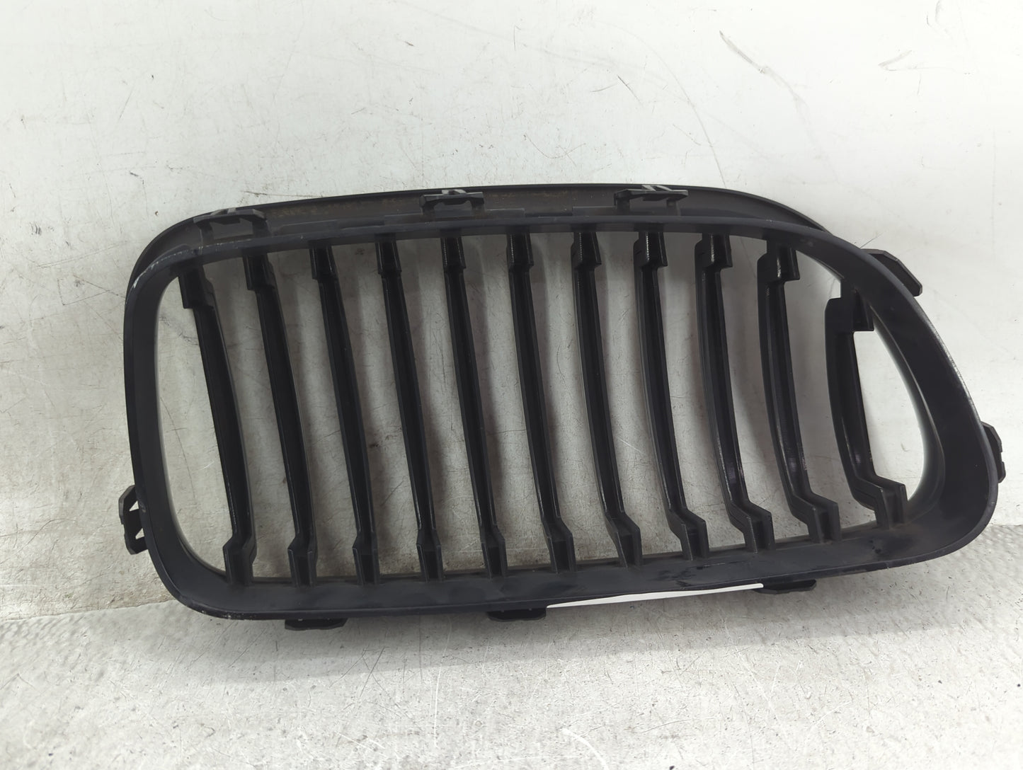 2011-2016 Bmw 528i Front Grille Bumper Not Included - Oemusedautoparts1.com