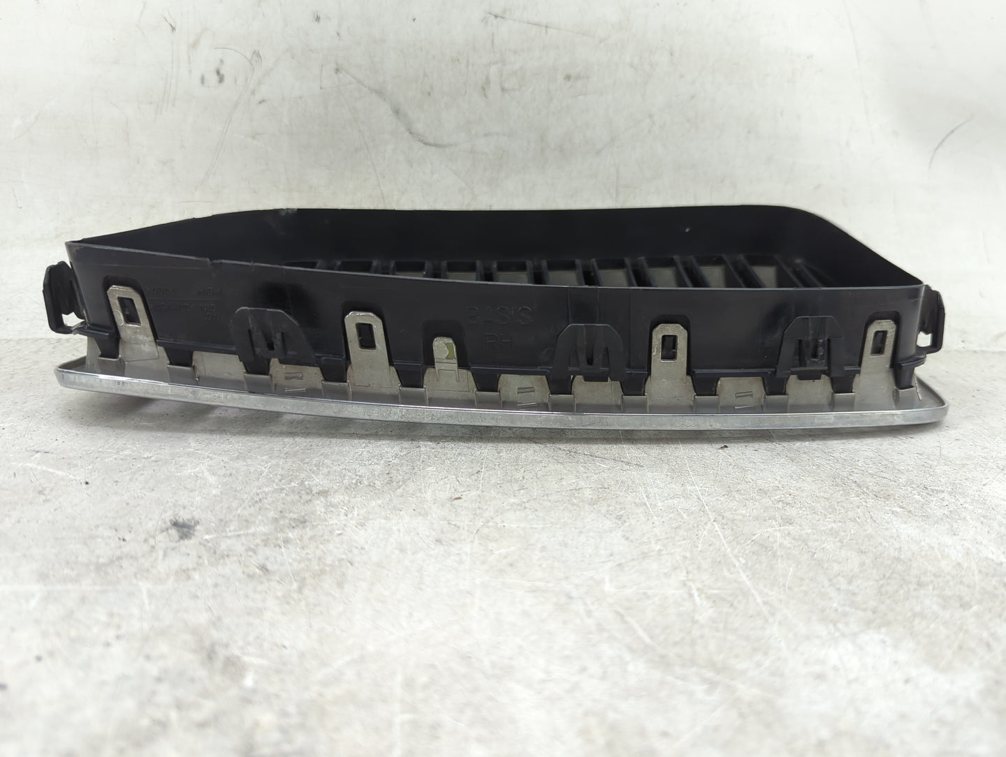 2011-2013 Bmw 528i Front Grille Bumper Not Included 1459831 - Oemusedautoparts1.com