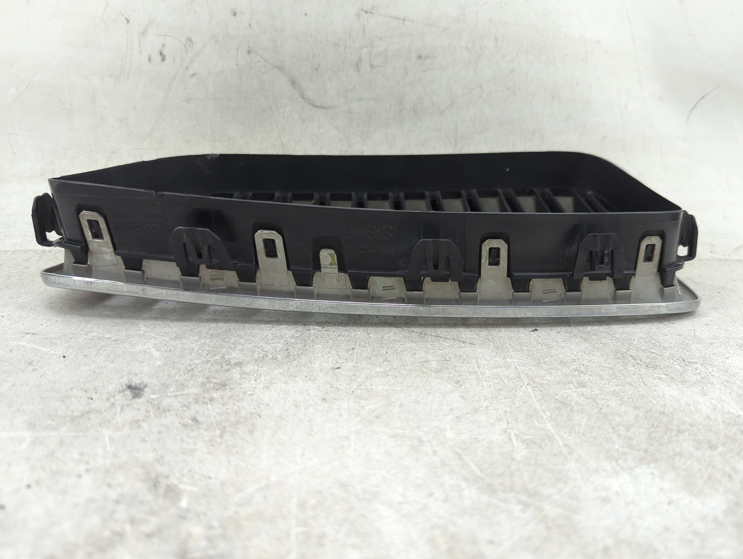 2011-2013 Bmw 528i Front Grille Bumper Not Included 1459831 - Oemusedautoparts1.com