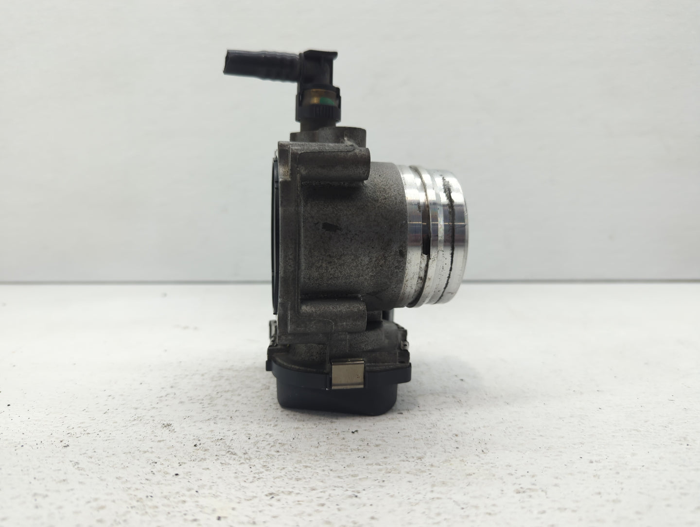 2012-2016 Bmw 528i Throttle Body P/N:1354 7588625 02 1354 7588625-04, 1354 7588625-03 Fits Fits 2012 2013 2014 2015 2016 201