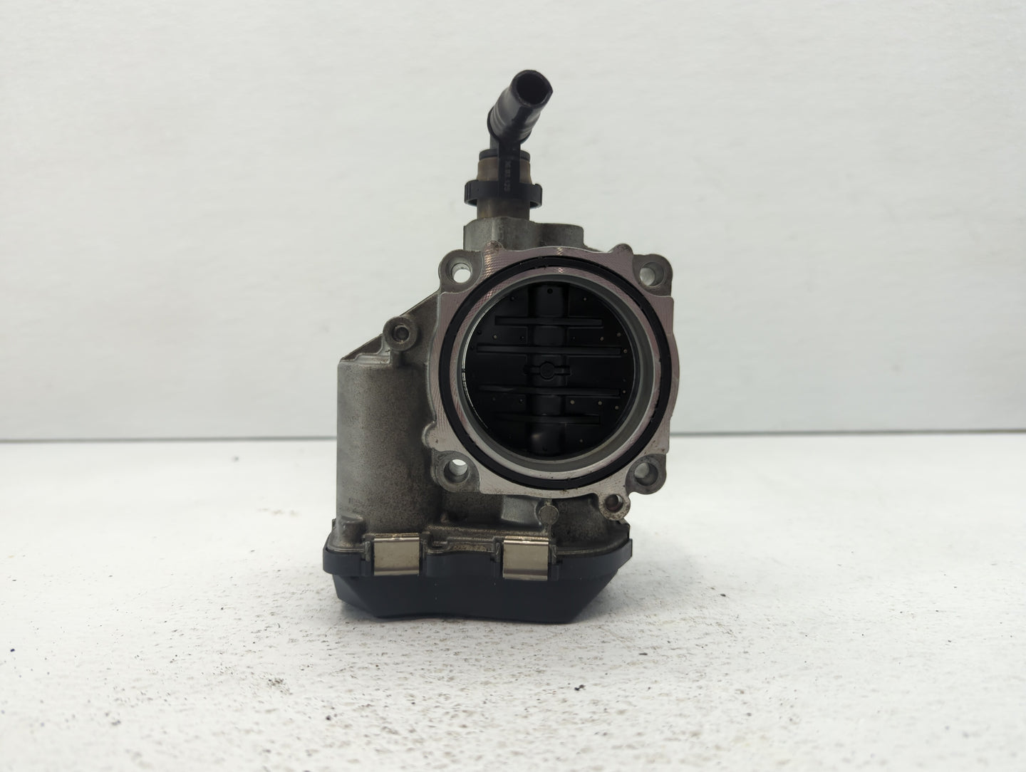 2012-2016 Bmw 528i Throttle Body P/N:1354 7588625 02 1354 7588625-04, 1354 7588625-03 Fits Fits 2012 2013 2014 2015 2016 201