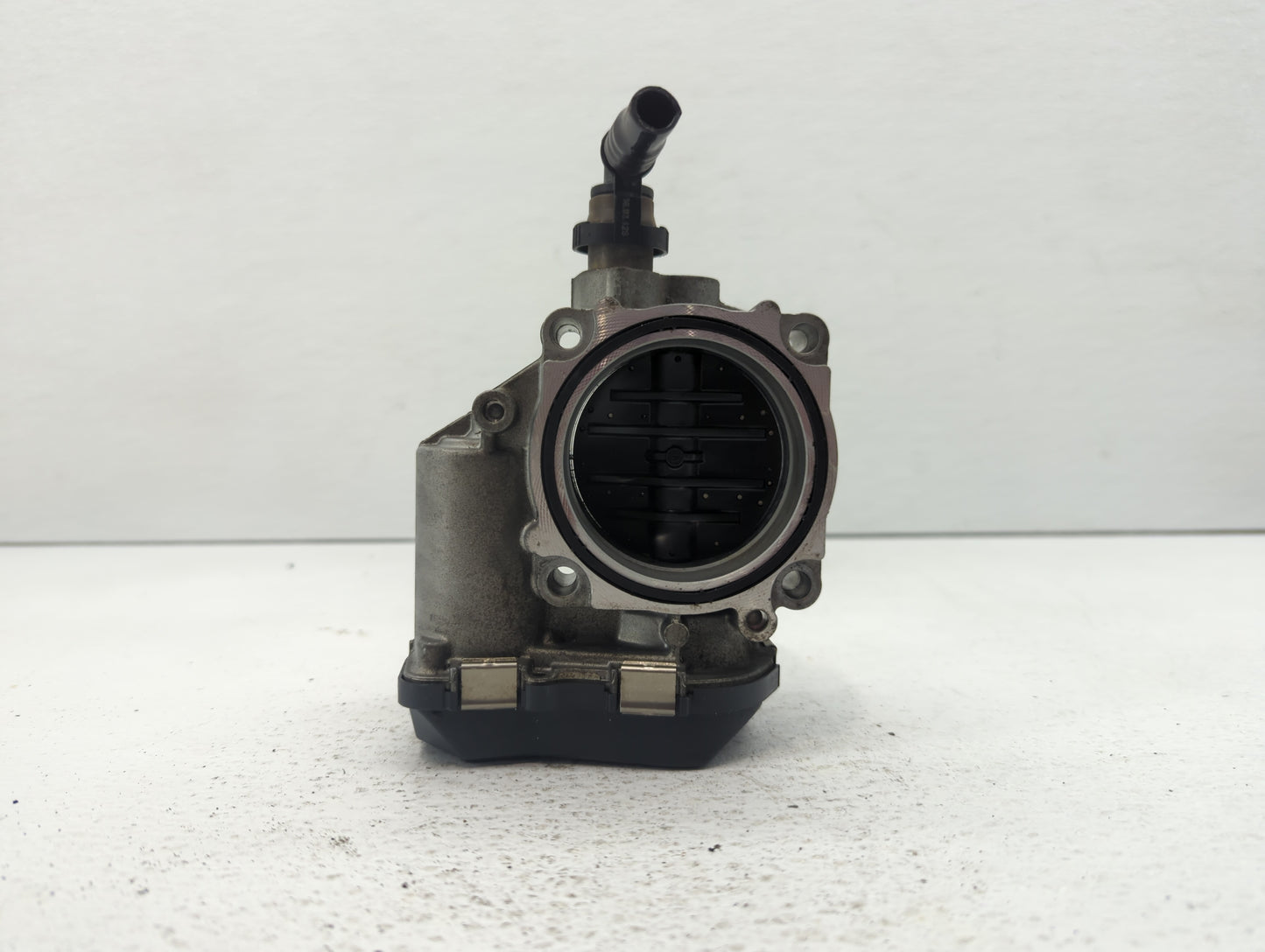 2012-2016 Bmw 528i Throttle Body P/N:1354 7588625 02 1354 7588625-04, 1354 7588625-03 Fits Fits 2012 2013 2014 2015 2016 201
