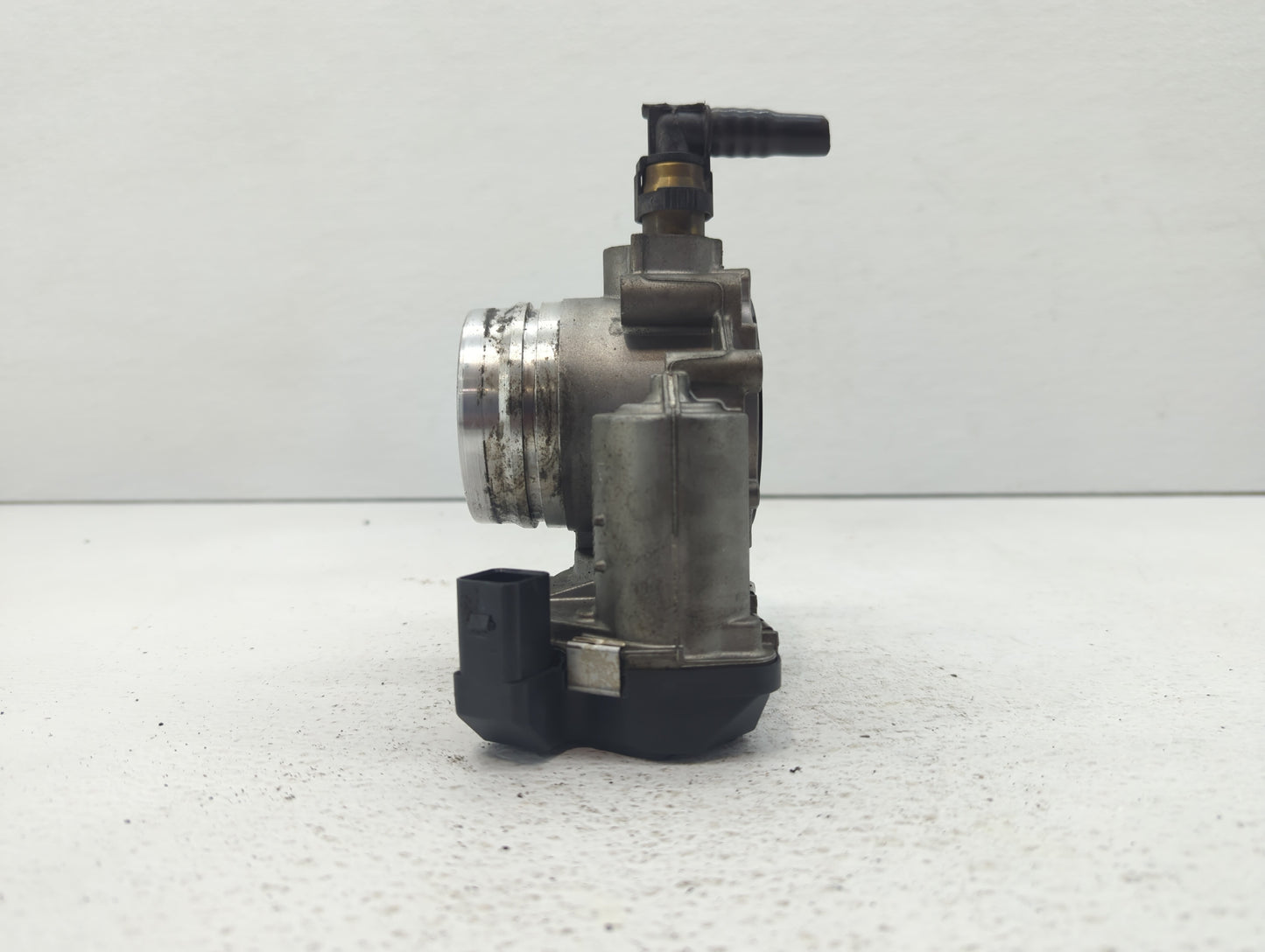 2012-2016 Bmw 528i Throttle Body P/N:1354 7588625 02 1354 7588625-04, 1354 7588625-03 Fits Fits 2012 2013 2014 2015 2016 201