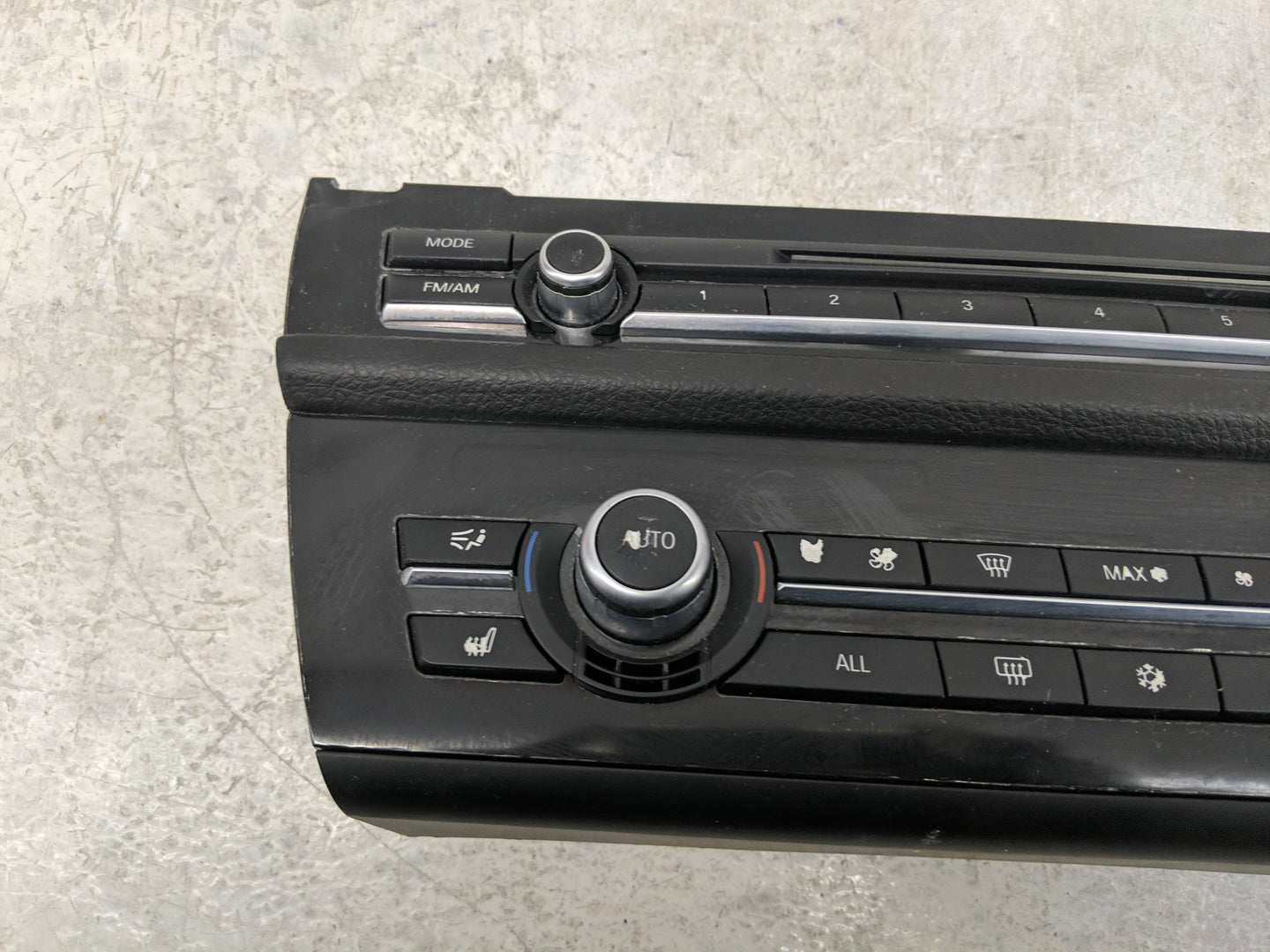 2011-2012 Bmw 535i Radio AM FM Cd Player Receiver Replacement P/N:9241241-01 9285333-01 Fits Fits 2011 2012 OEM Used Auto Pa